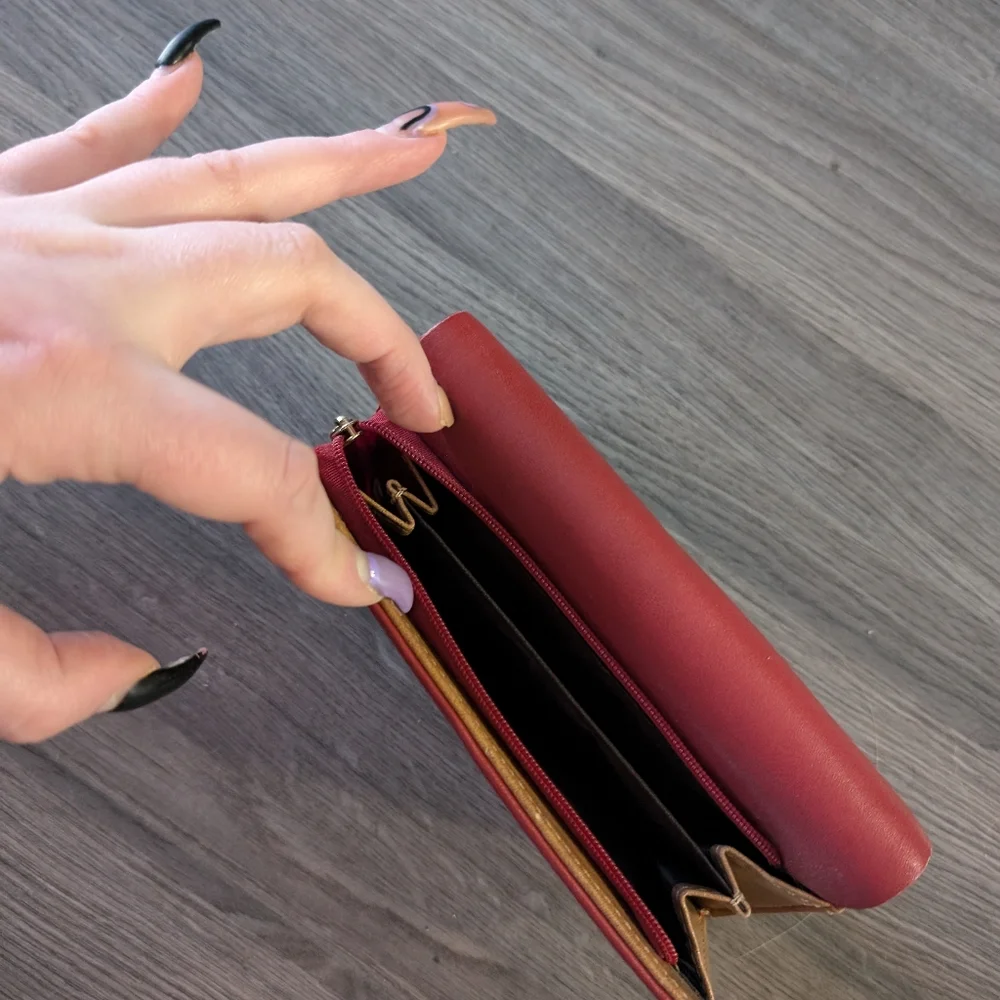 Red Robin Wallet - Picture 5 of 6